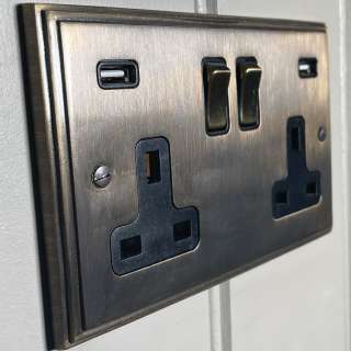 2 GANG SOCKET C/W USB PORTS