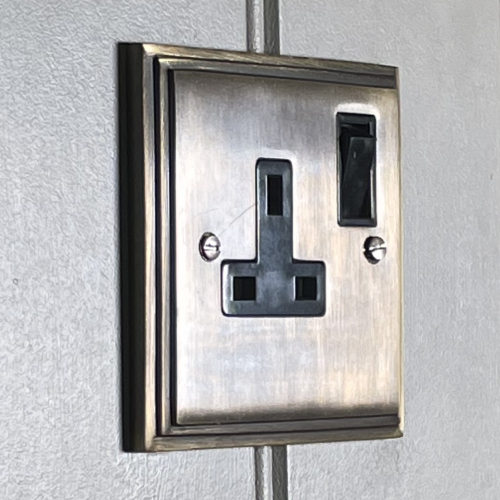 1 GANG SWITCHED SOCKET